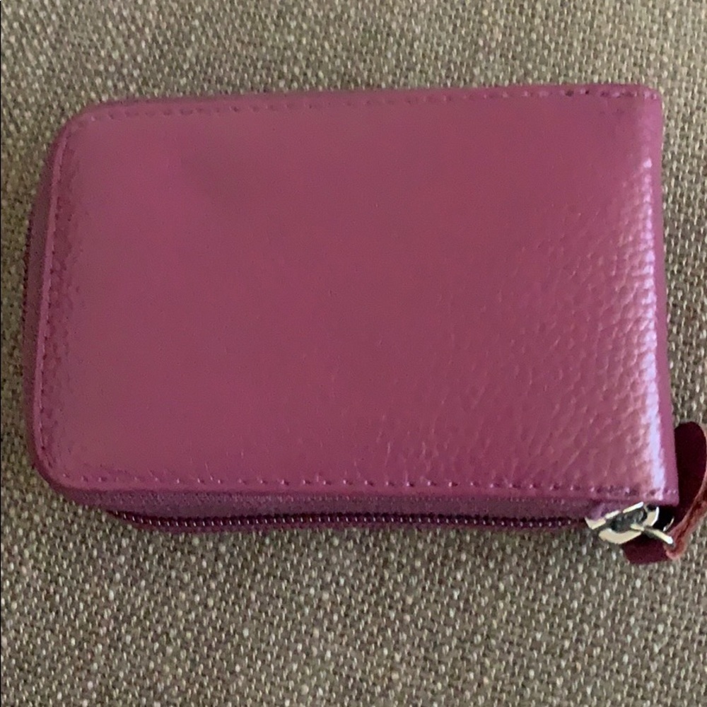 Slotted credit card wallet